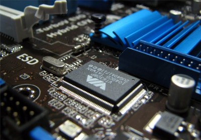美國加征關(guān)稅的新動(dòng)向 聚焦制造業(yè)，技術(shù)研發(fā)暫免沖擊